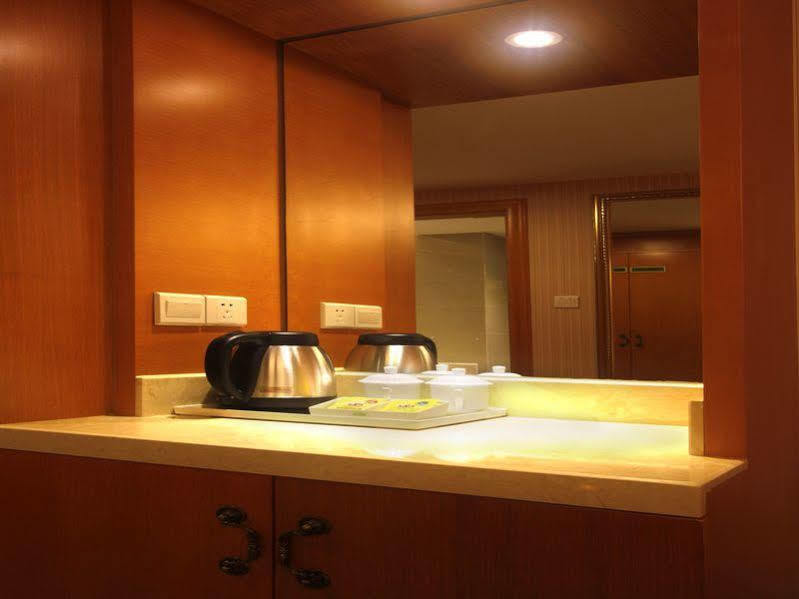 Hanting Express Sanya The First Market Branch Hotel Buitenkant foto